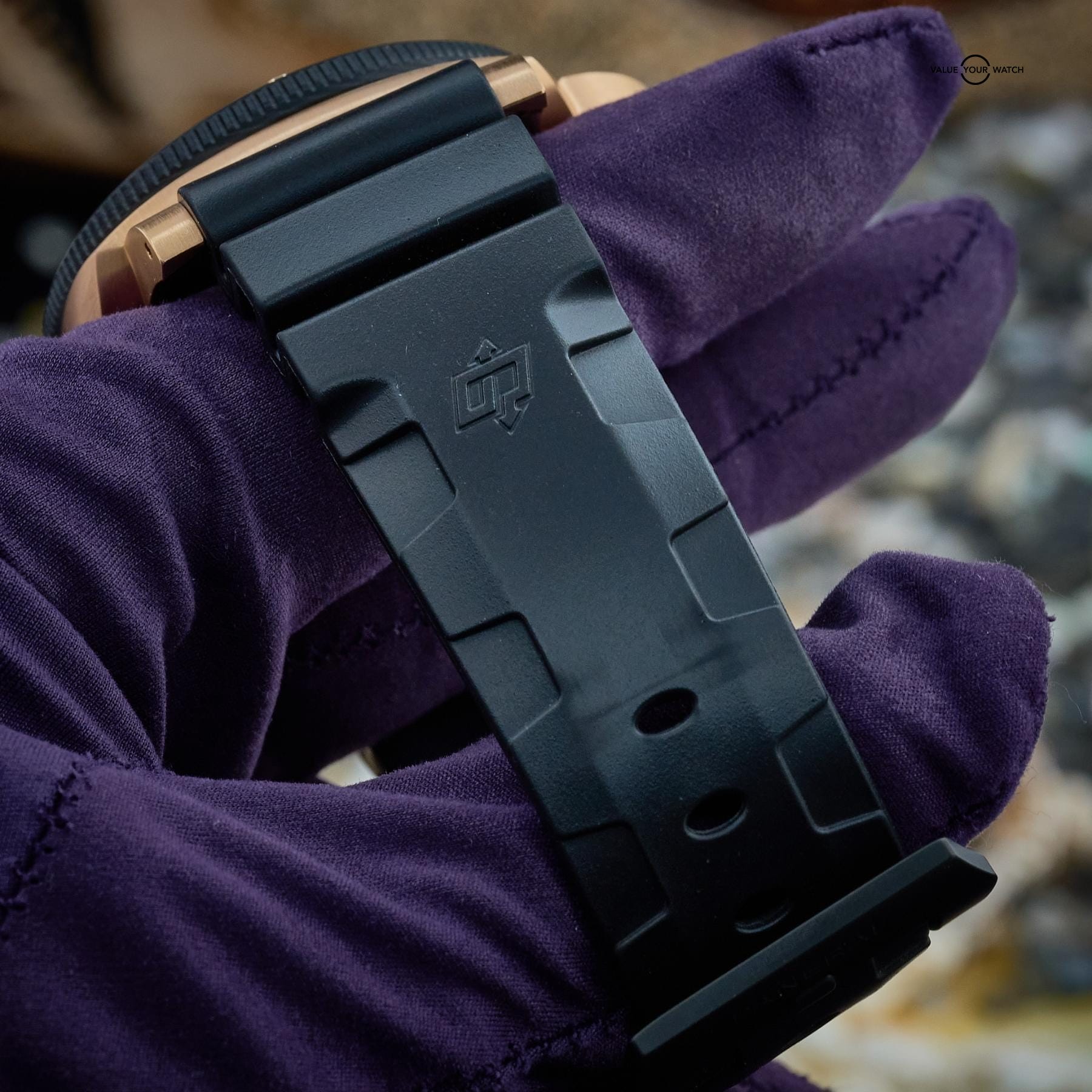 Panerai Submersible 44mm Goldtech Orocarbo PAM02070 with Box & Papers - Image 3