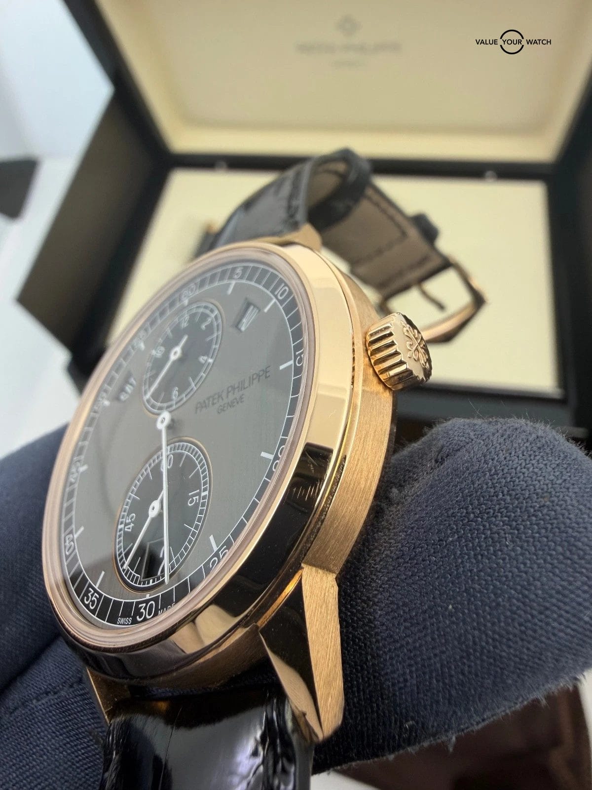 MINT Patek Philippe Annual Calendar Regulator 5235/50R-001 Black Dial Rose Gold - Image 4