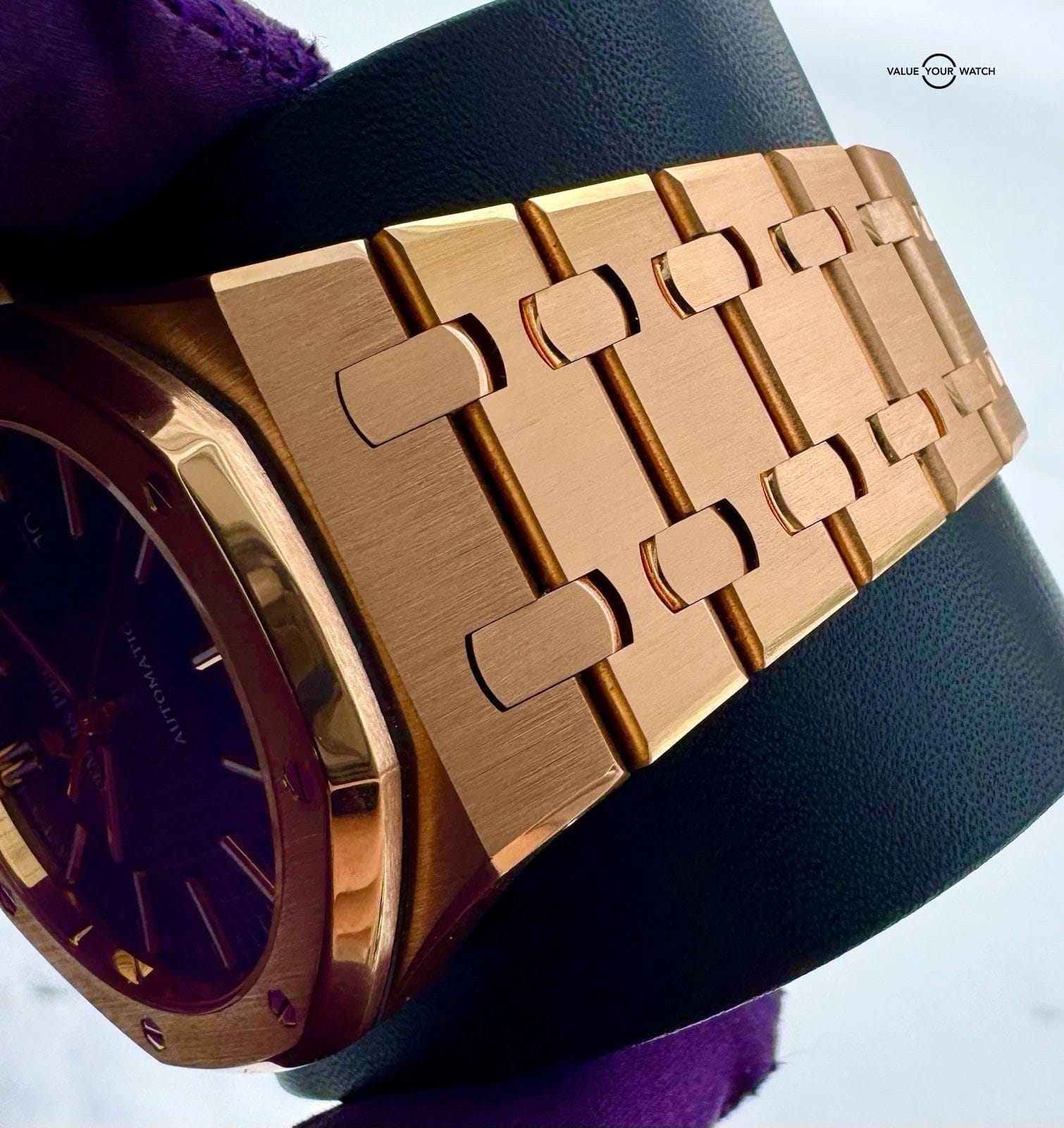 Audemars Piguet Royal Oak Blue Dial Rose Gold - 15400OR.OO.1220OR.03 - Image 2