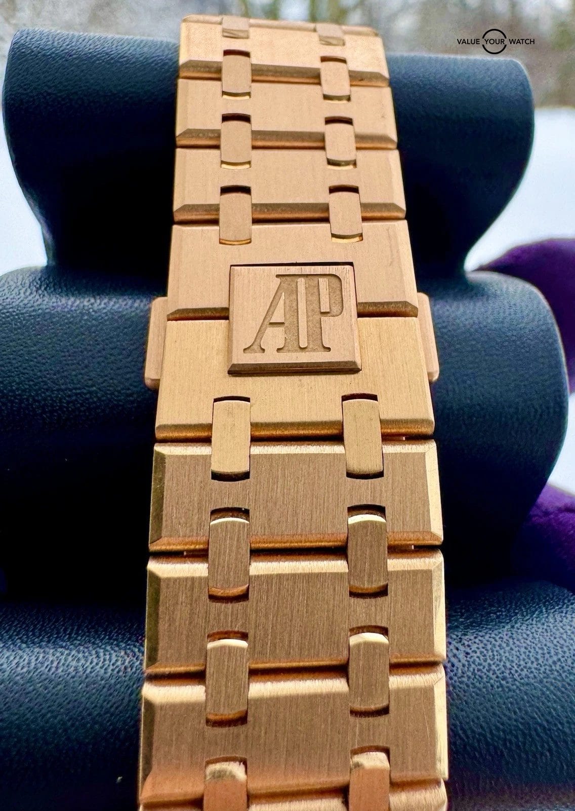 Audemars Piguet Royal Oak Blue Dial Rose Gold - 15400OR.OO.1220OR.03 - Image 7