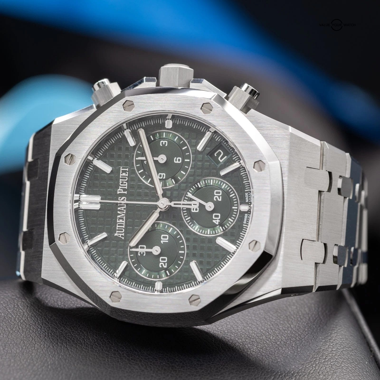 NEW ! Audemars Piguet Royal Oak Chronograph Green Men's 26240ST.OO.1320ST.08 - Image 4