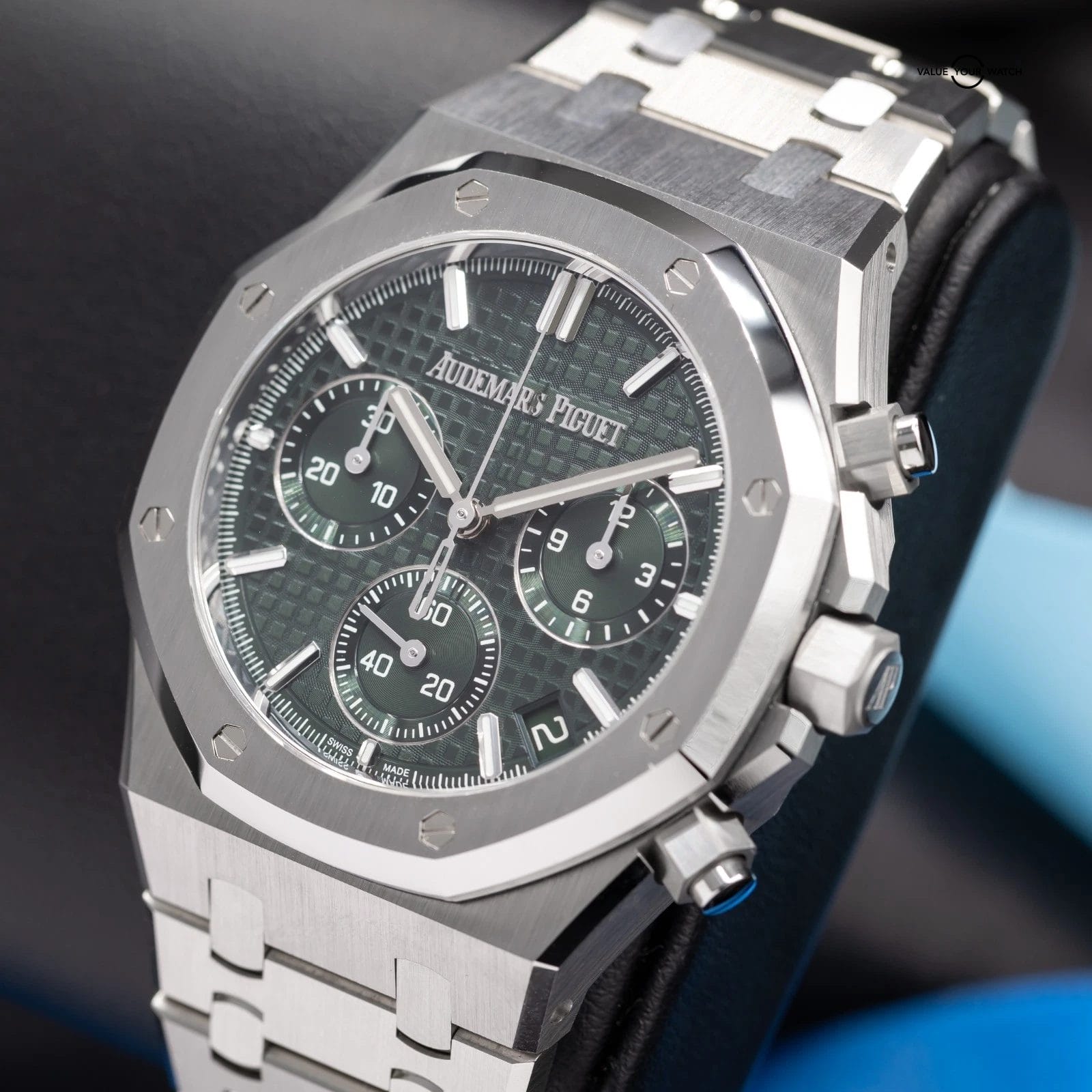 NEW ! Audemars Piguet Royal Oak Chronograph Green Men's 26240ST.OO.1320ST.08 - Image 3