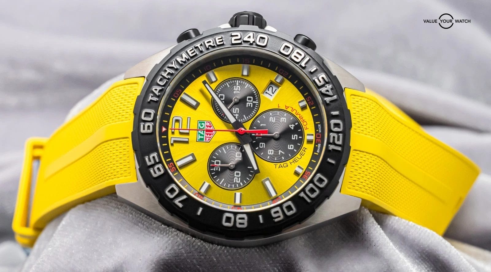 Tag Heuer Formula 1 Chronograph 43 mm Yellow Dial Complete 2023 CAZ101AM.FT8054 - Image 5