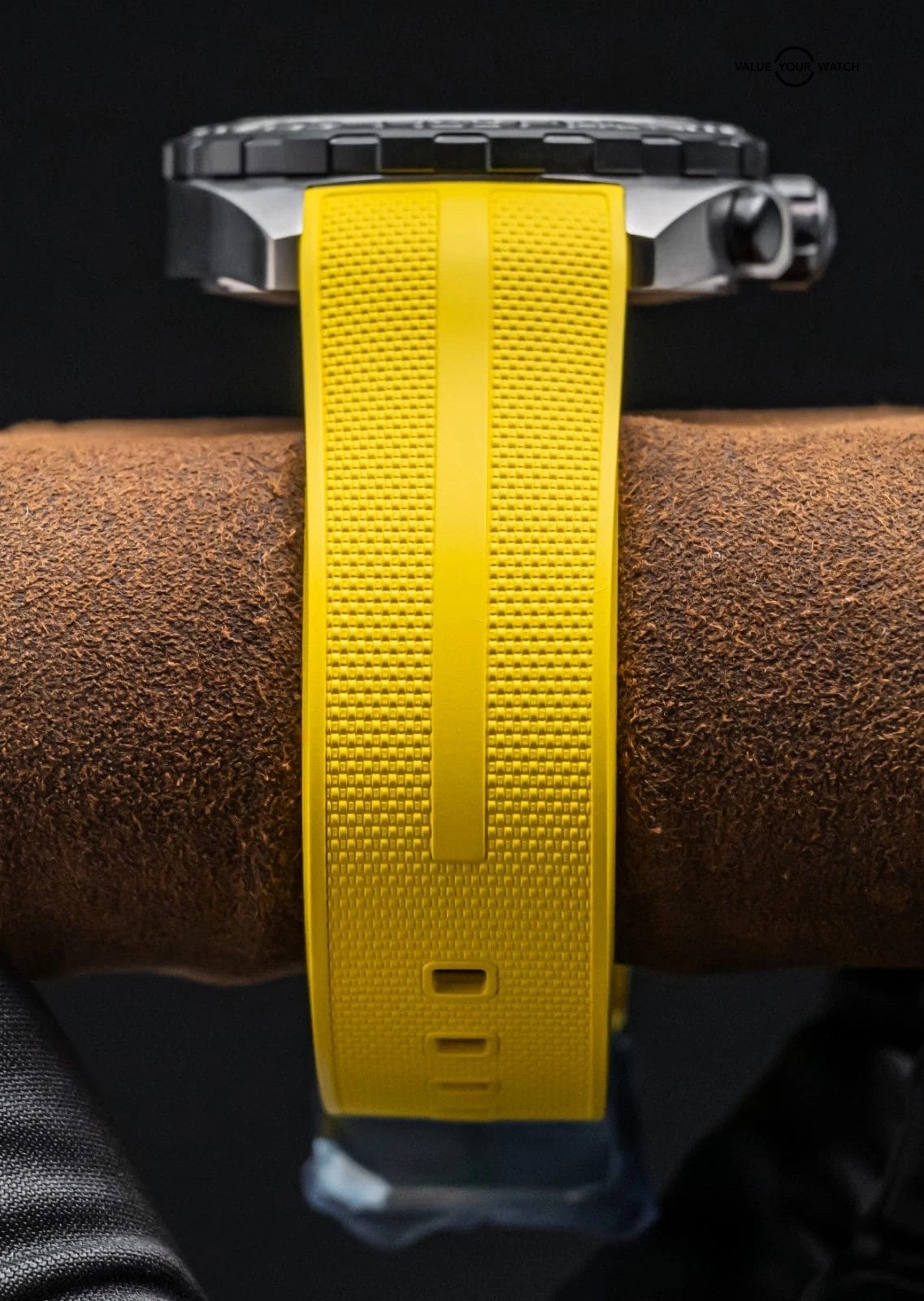 Tag Heuer Formula 1 Chronograph 43 mm Yellow Dial Complete 2023 CAZ101AM.FT8054 - Image 13