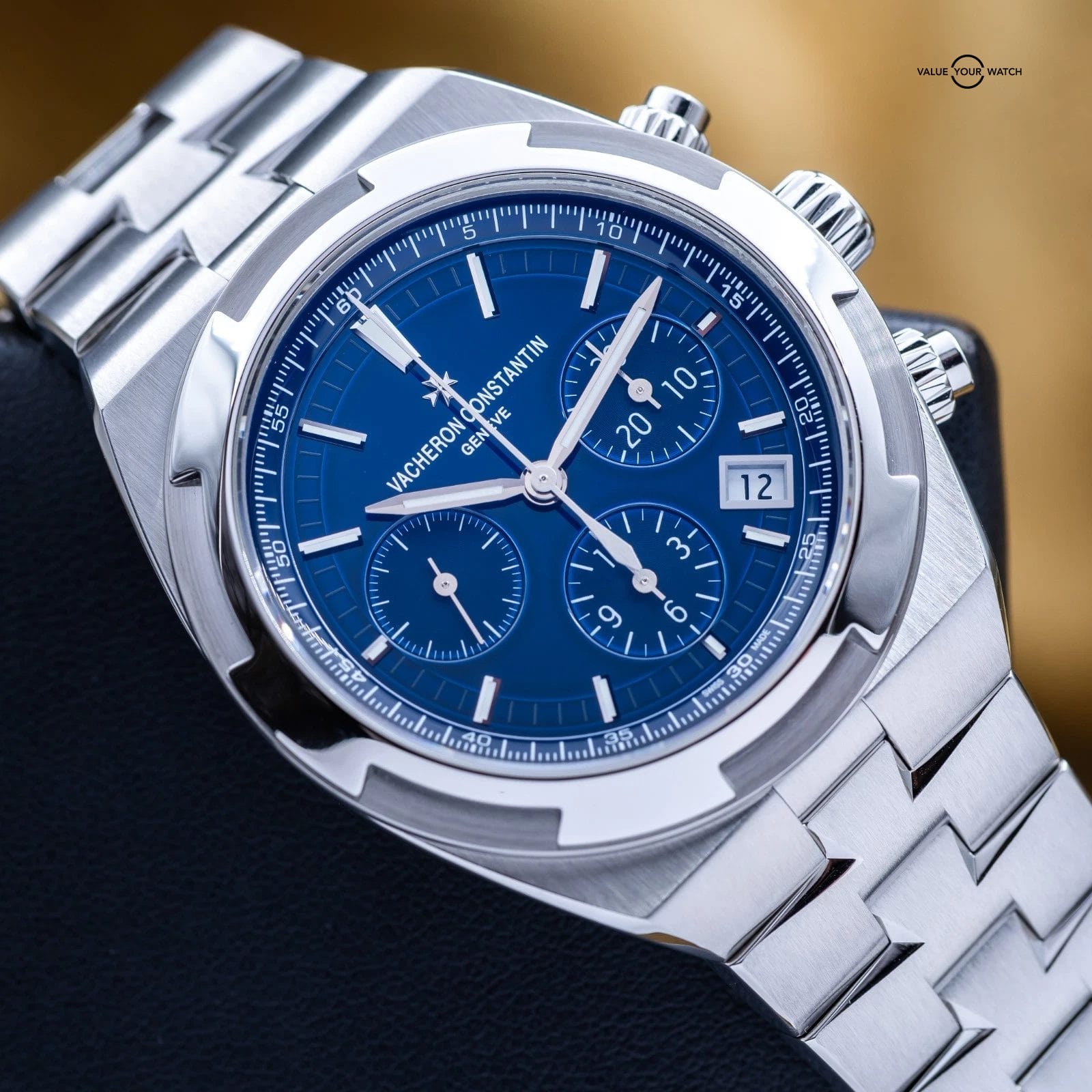 Vacheron Constantin Overseas Chronograph 5500V Blue Dial 42mm Full Set w/Straps - Image 3