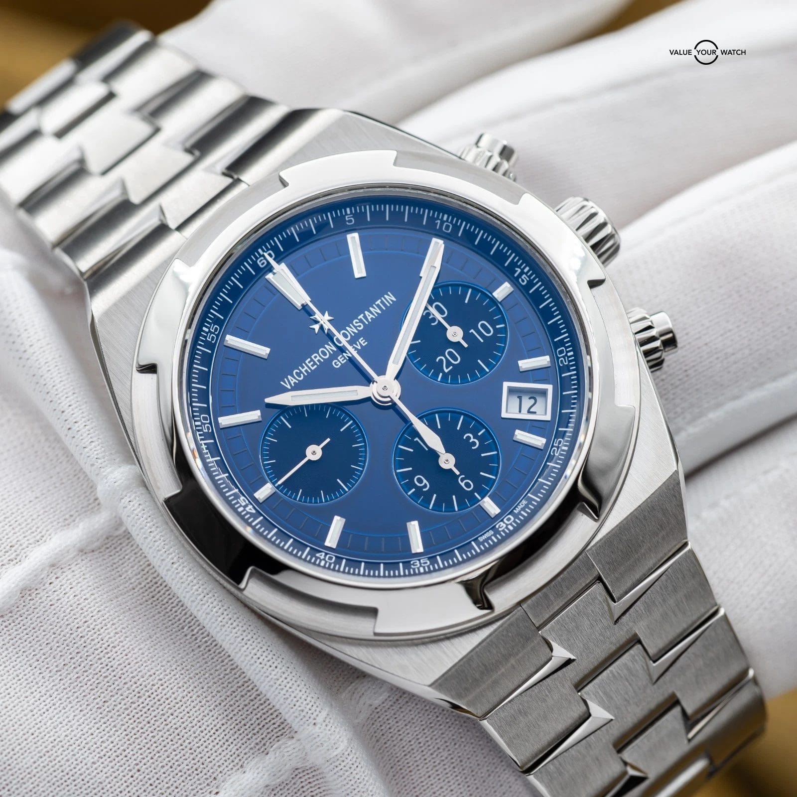 Vacheron Constantin Overseas Chronograph 5500V Blue Dial 42mm Full Set w/Straps - Image 19