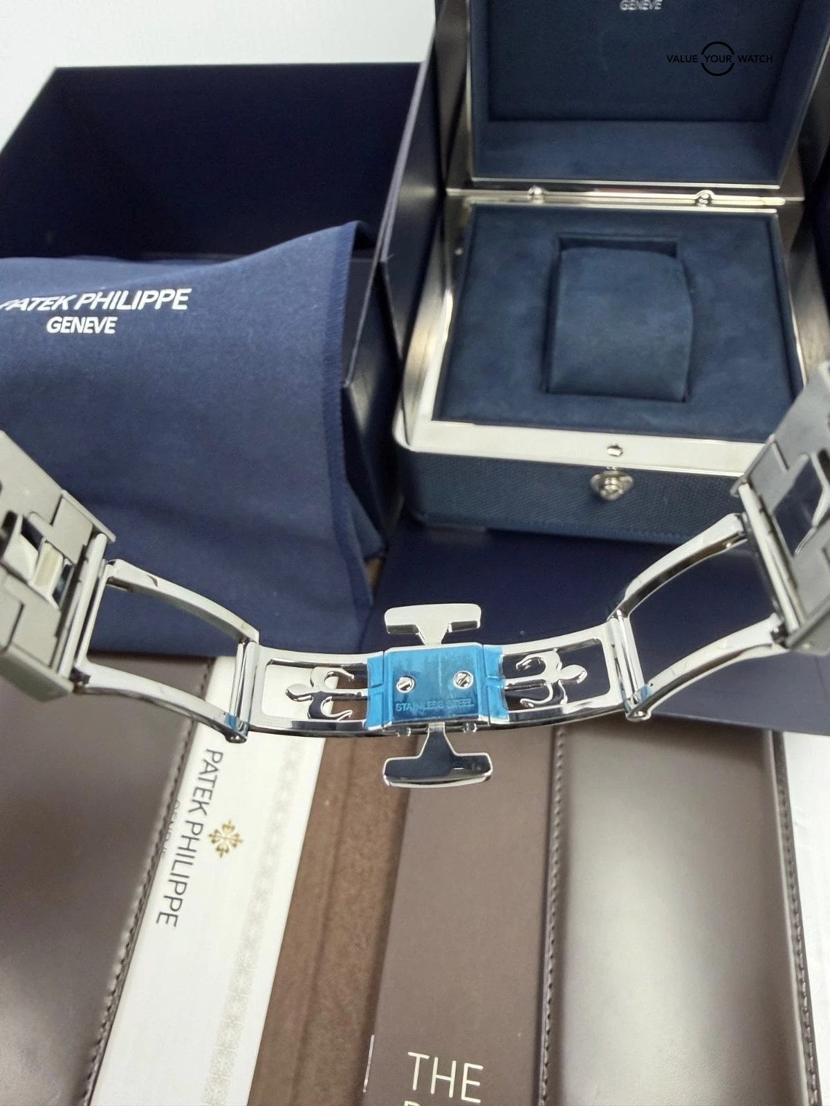 2024 MINT Box Papers Patek Philippe 5821/1A Cubitus Automatic with Green Dial - Image 5