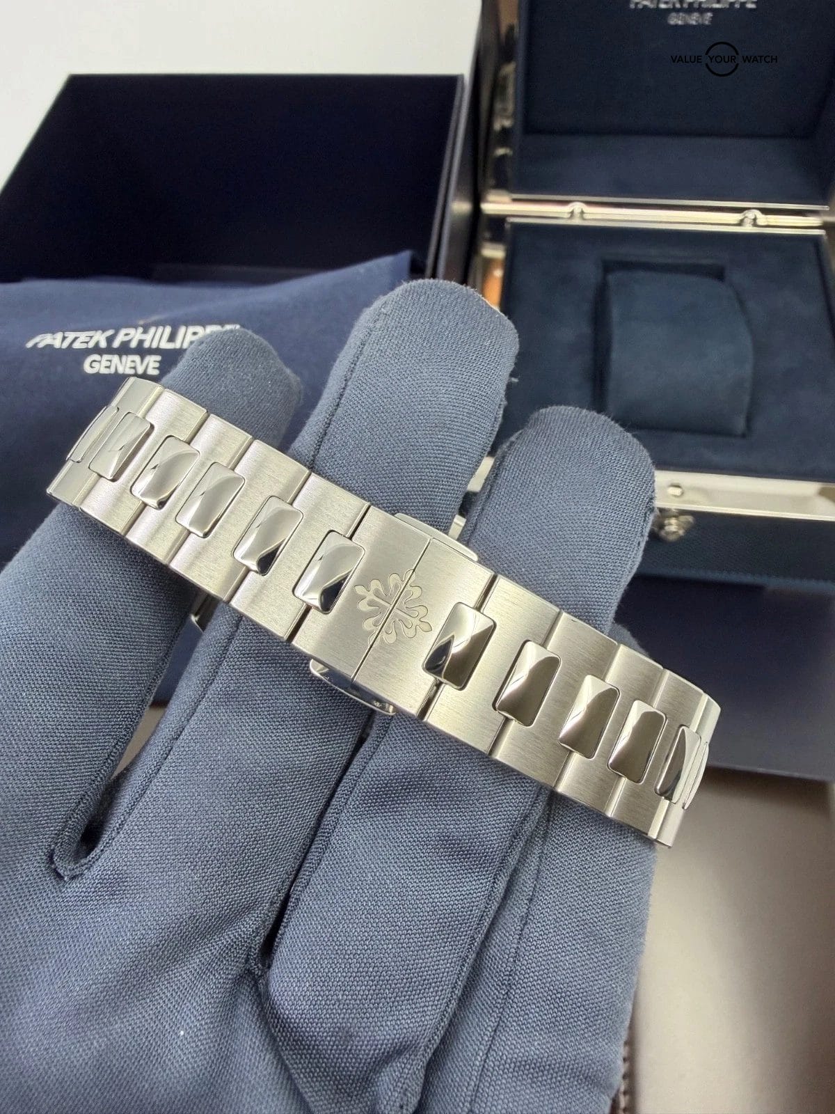 2024 MINT Box Papers Patek Philippe 5821/1A Cubitus Automatic with Green Dial - Image 7