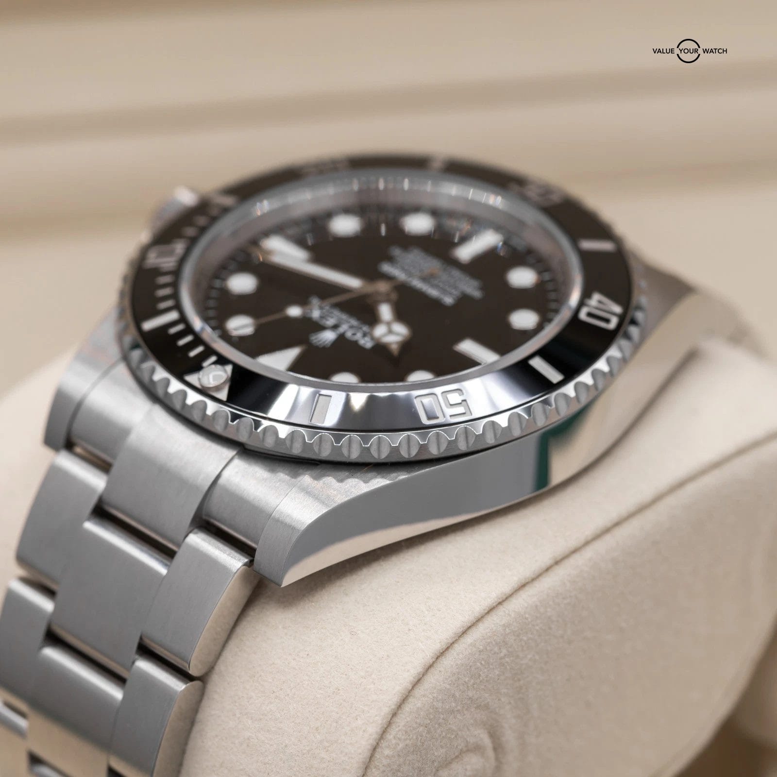 Rolex Submariner 124060 Silver Oyster Bracelet with Black Bezel - Image 7