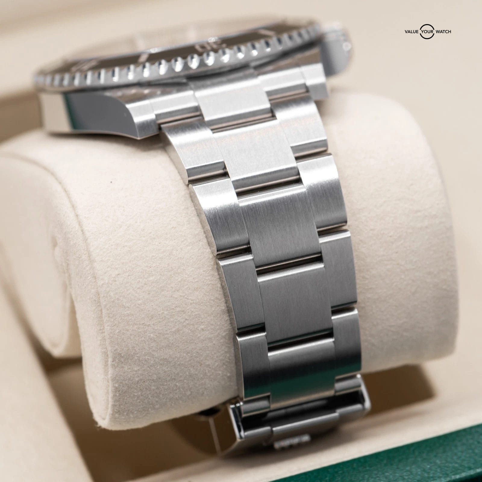 Rolex Submariner 124060 Silver Oyster Bracelet with Black Bezel - Image 15